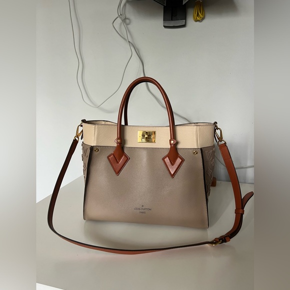 Louis Vuitton On My Side MM Shoulder Monogram Grain Calf Leather Crème🔥 - Picture 12 of 16